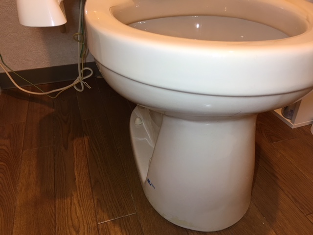 温水便座からの水漏れ