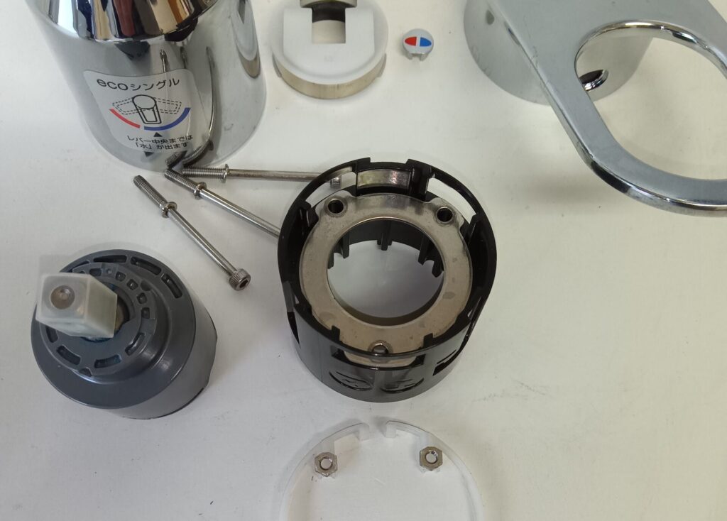 3、新しいパッキンとカートリッジの装着と組み戻し