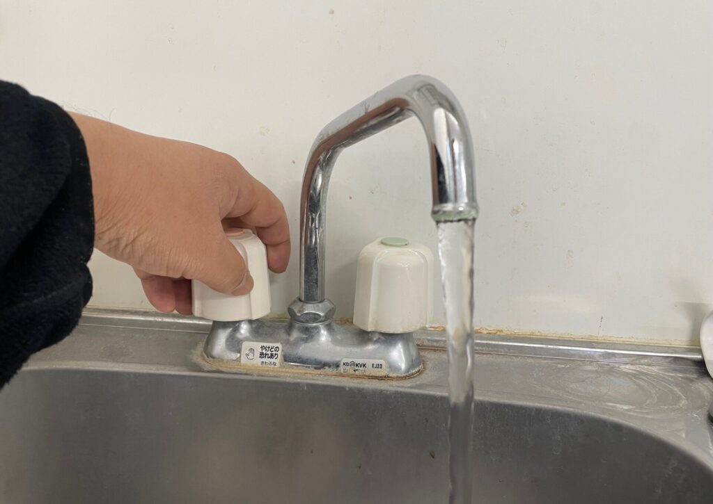 他の場所（キッチン・洗面所）でお湯が出るか