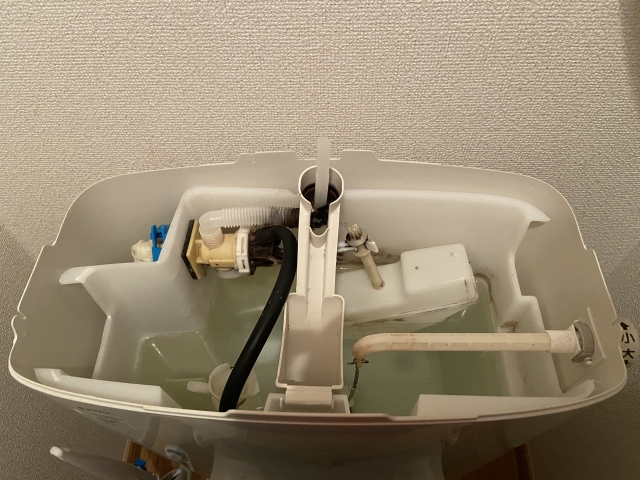 トイレタンク内の部品