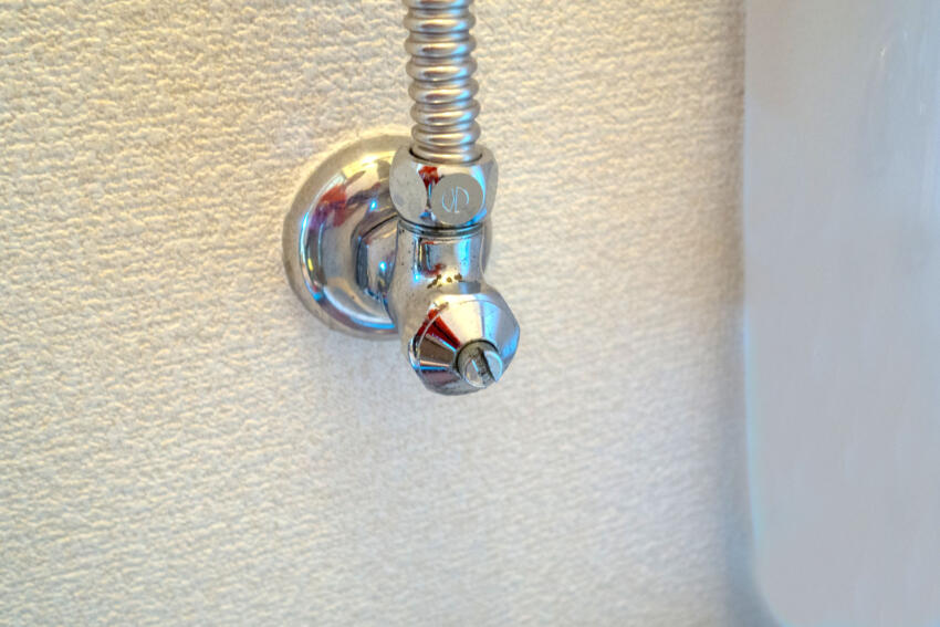 トイレの止水栓からの水漏れ故障