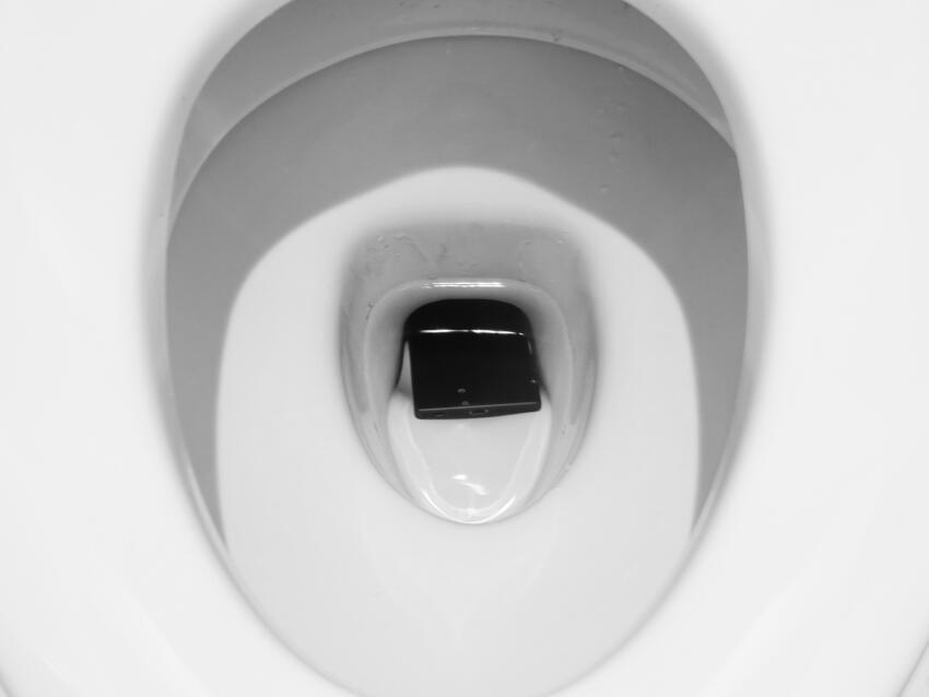 スマホ・生理用品・おむつなどを流した