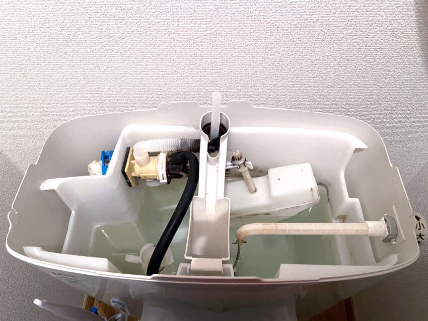 タンクの蓋の外し方