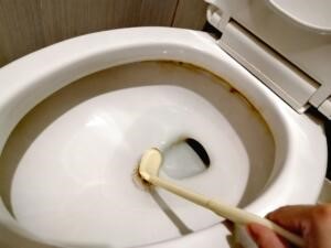 トイレの黄ばみは尿石が多い