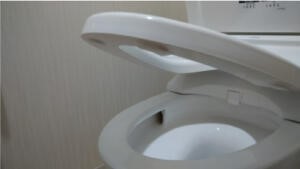 便座裏の黄ばみの落とし方