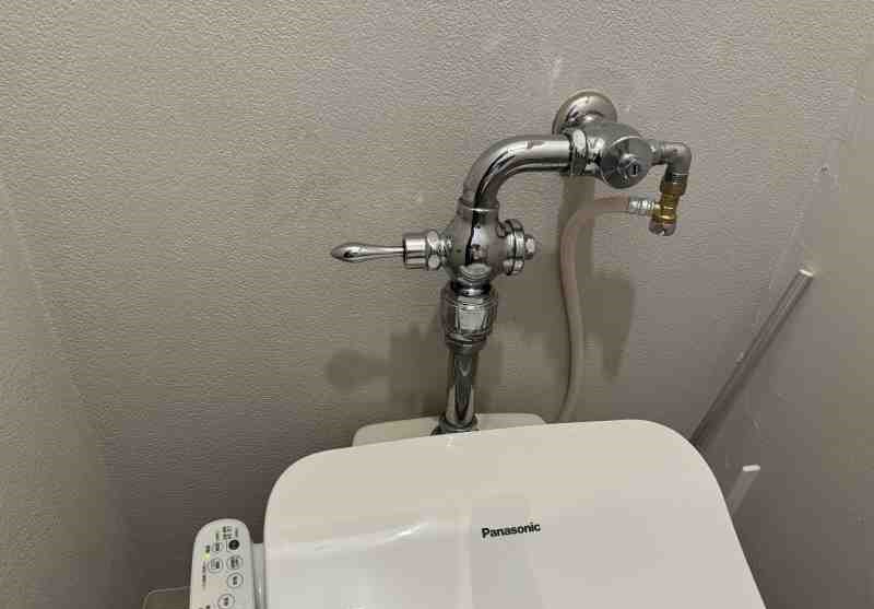 フラッシュバルブは大便器にも使われている?