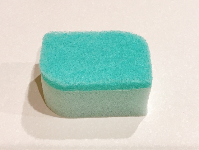 第3位 掃除中にうっかり!食器やスポンジなどの物落とし